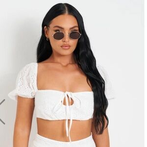 MISSYEMPIRE Azariah White Broidery Crop Top